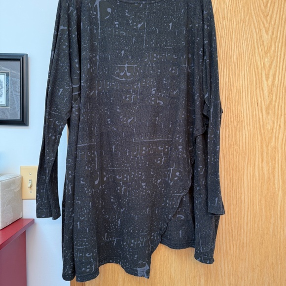 Rundholz Tunic! Medium but Roomy but tailored too! Patterned, Comfy, - Picture 4 of 5